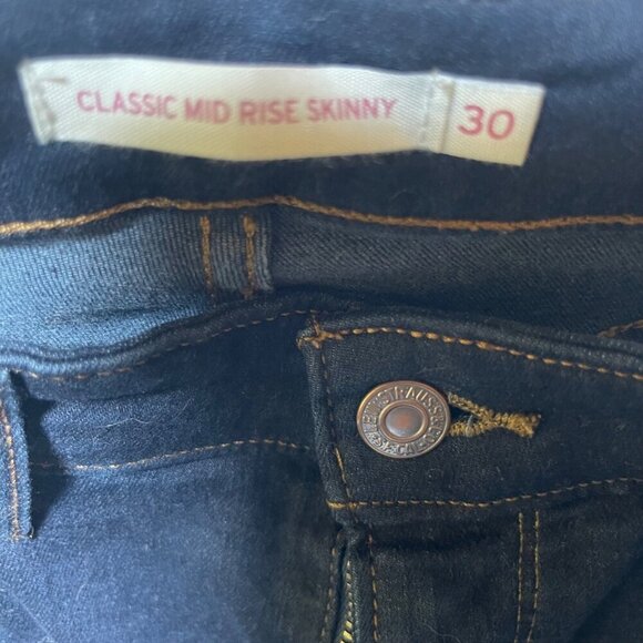 Levis Womens Classic Mid Rise Skinny Jeans Size 30 Dark Wash - Picture 4 of 7